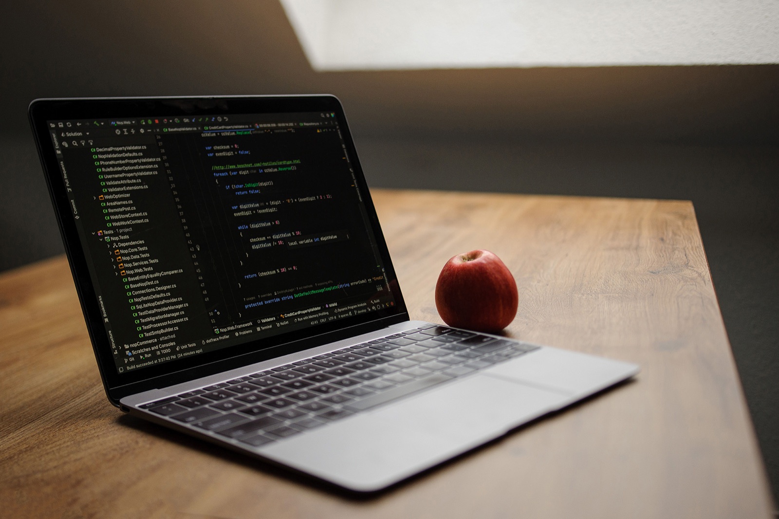 Laptop als Symbol für digitale Werkzeuge von kmg informatik gmbh