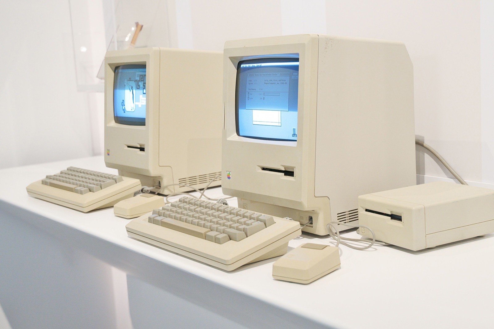 Klassische Computer-Hardware und Arbeitsplatzausstattung