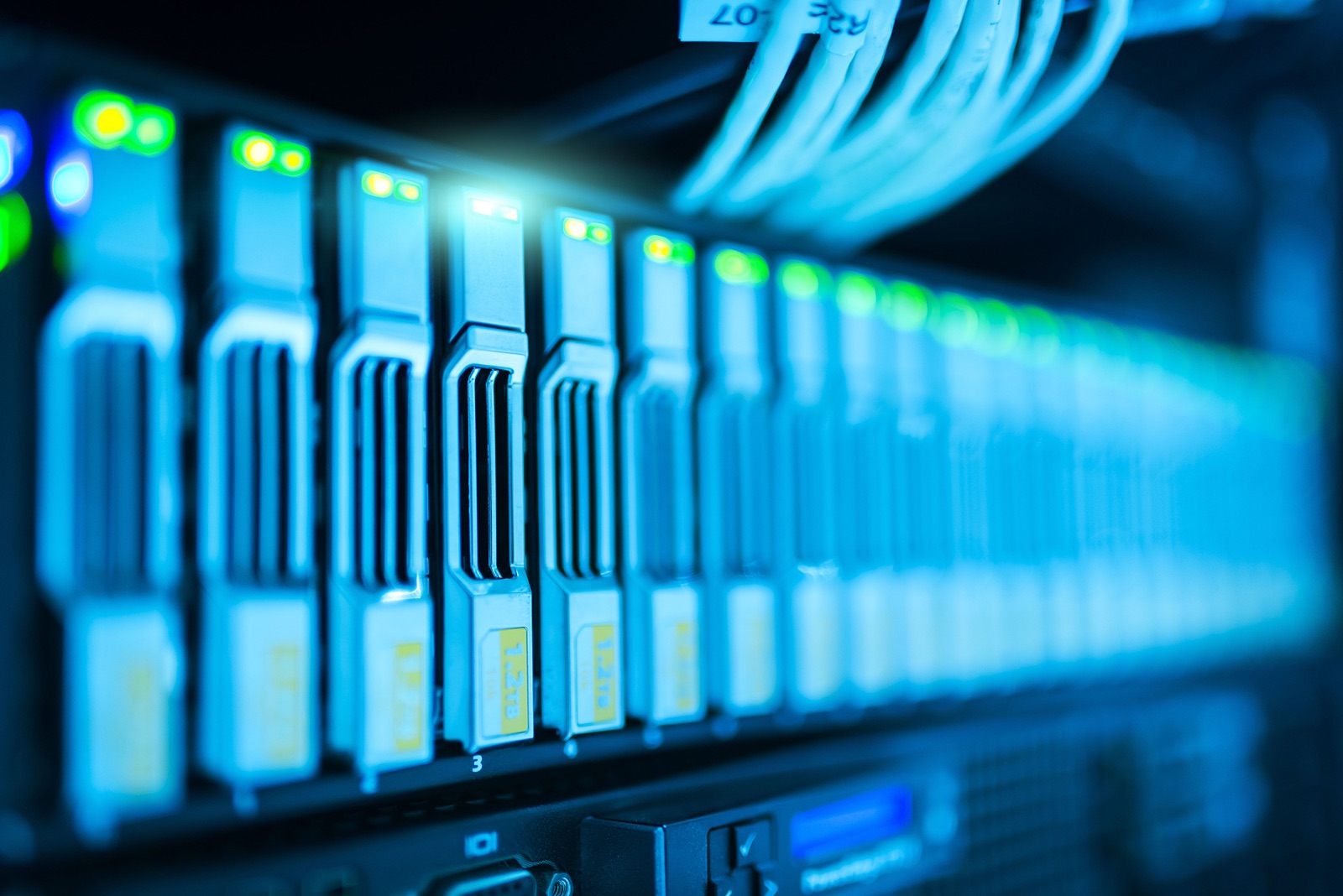 Leistungsfähige Server-Infrastruktur mit aktiven Speichermodulen