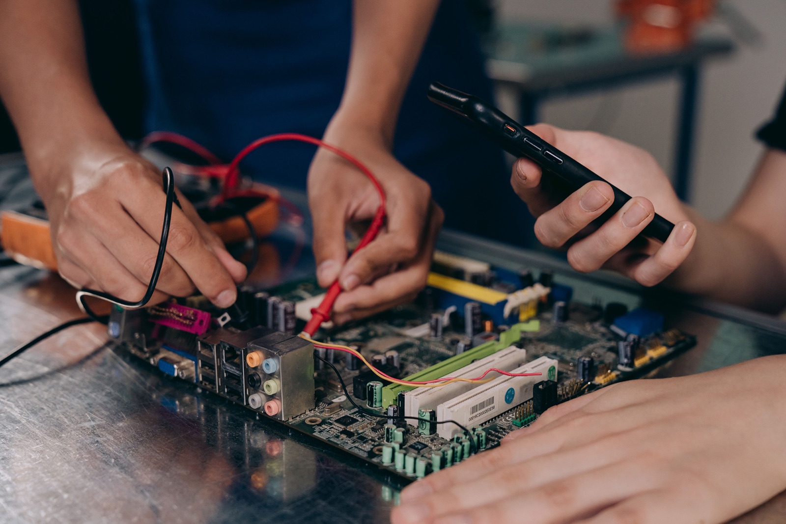 Fachgerechte Diagnose und Reparatur von Computer-Hardware